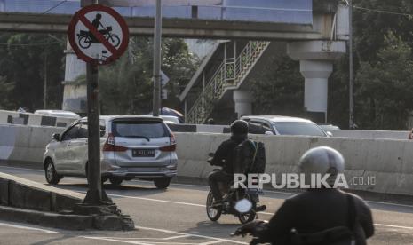 Mabes Polri memastikan tidak adanya penyekatan jalanan dalam rangka mudik Idul Adha. Kepolisian tidak mengeluarkan larangan mudik, namun masyarakat diminta miliki kesadaran bahaya penularan Covid-19.