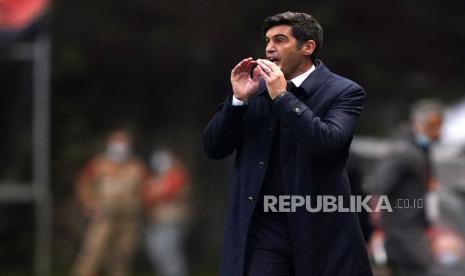 Pelatih kepala Roma Paulo Fonseca saat pertandingan sepak bola UEFA Europa League dengan Sporting de Braga yang diadakan di Braga Municipal Stadium, Braga, Portugal, 18 Februari 20201.