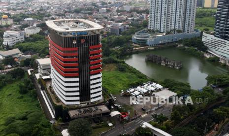 Suasana Gedung Merah Putih kantor Komisi Pemberantasan Korupsi (KPK). KPK, Senin (15/3), menyita aset berupa uang tunai sekitar Rp 52,3 miliar dari salah satu bank terkait suap ekspor benih lobster.