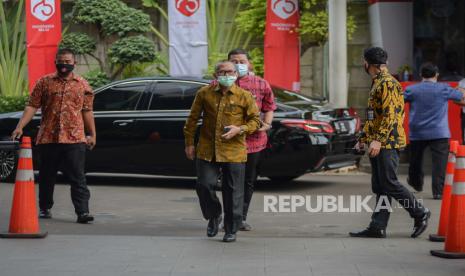 Ketua Komisi Yudisial (KY) Jaja Ahmad Jayus (tengah) menyambangi Komisi Pemberantasan Korupsi (KPK) di Gedung KPK, Jakarta, Jumat (3/7). Kunjungan tersebut dalam rangka pertukaran data hakim terkait proses seleksi calon hakim ad hoc di Mahkamah Agung yang akan di gelar oleh KY.