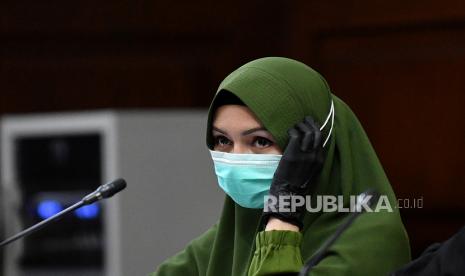 Pinangki Disebut Arahkan Saksi Saat Diperiksa Jamwas. Foto:  Pinangki Arahkan Saksi Saat Diperiksa Jamwas . Foto: Terdakwa kasus dugaan suap dan gratifikasi pengurusan fatwa Mahkamah Agung (MA) Djoko Tjandra, Pinangki Sirna Malasari menjalani sidang lanjutan di Pengadilan Tipikor, Jakarta, Senin (9/11/2020). Dalam sidang tersebut Jaksa Penuntut Umum menghadirkan 2 orang saksi yakni terpidana kasus cessie Bank Bali Djoko Tjandra dan pengusaha Rahmat. 