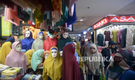 Pasar Tanah Abang Blok A, Jakarta Pusat. Mulai 1 Mei hingga 8 Mei 2022, Pasar Tanah Abang tidak buka karena libur Lebaran.