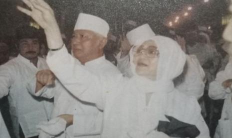 Naik Haji, Ibu Tien Soeharto Dikhawatirkan Kena Lemparan Batu dari Belakang