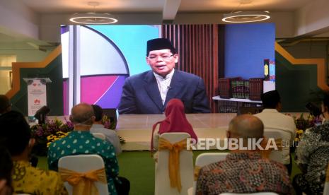  Lima Sikap Beragama Untuk Buat Situasi Damai. Foto: Sekjen MUI amirsyah Tambunan memberikan sambutan secara pada acara penyerahan donasi CSR Qurban di Masjid At-Thohir, Cimanggis, Depok, Jawa Barat, Kamis (7/7/2022). Tahun ini Huawei Indonesia dan Republika kembali mengadakan kegiatan donasi CSR Qurban secara nasional di 13 kota di Indonesia dengan total berjumlah 15 ekor sapi dan 60 ekor kambing.Prayogi/Republika.  