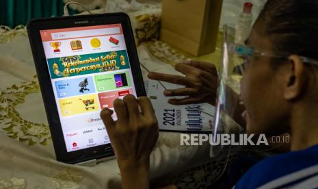 Pelaku UMKM difabel mempraktikkan pemanfaatan platform penjualan digital (e-commerce) (ilustrasi).