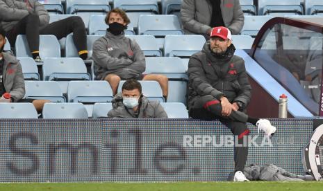  Manajer Juergen Klopp dari Liverpool FC selama pertandingan Liga Utama Inggris antara Aston Villa dan Liverpool di Birmingham, Inggris, 04 Oktober 2020.