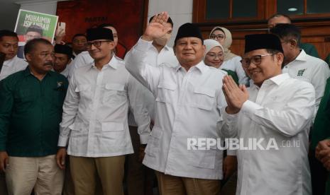 Ketua Umum Partai Gerindra Prabowo Subianto dan Ketua Umum Partai Kebangkitan Bangsa (PKB) Abdul Muhaimin Iskandar saat peresmian Sekretatiat Bersama (Sekber) di kawasan Menteng, Jakarta, Senin (23/1/2023). Sekber tersebut merupakan bentuk optimisme kedua partai dalam menghadapi pemilihan umum (Pemilu) 2024. Selain itu juga wujud implementasi dari kerjasama politik yang sudah diputuskan dan disepakati.