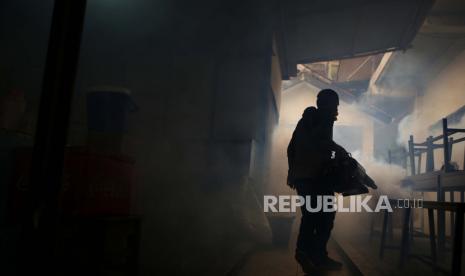 Tren kasus demam berdarah dengue (DBD) di Kota Tangerang Selatan (Tangsel) pada 2021 mengalami peningkatan.