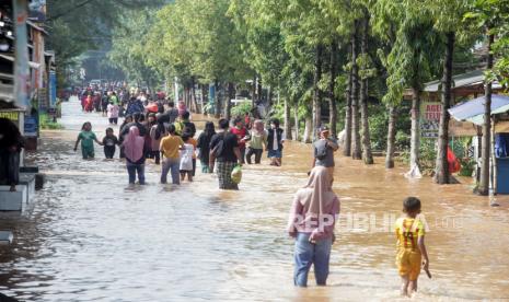 Hampir seluruh wilayah Makassar dilanda banjir akibat curah hujan tinggi.