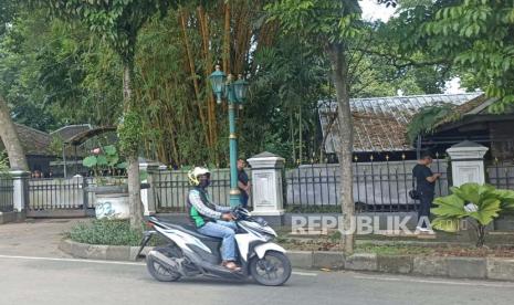 Suasana di depan Istana Batu Tulis Bogor, Jawa Barat pada Jumat (21/4/2023).