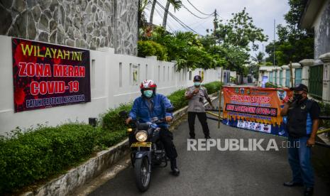 Warga RW 11 Komplek Cibubur Indah 3 dan RW 06 Kelurahan Cibubur, Kecamatan Ciracas, Jakarta Timur, menyepakati keputusan sementara terkait keberadaan portal di Jalan Al Hidayah I dan Al Hidayah II, yang berada di perbatasan kedua wilayah tersebut (ilustrasi).