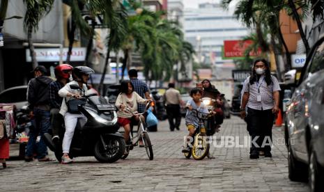 Epidemiolog menilai PPKM masih perlu diberlakukan agar warga tidak mengabaikan prokes. (ilustrasi)