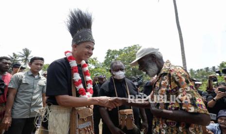 Calon presiden (capres) nomor urut 3, Ganjar Pranowo memulai kampanye hari pertamanya di Merauke, Provinsi Papua Selatan, Selasa (28/11/2023). 