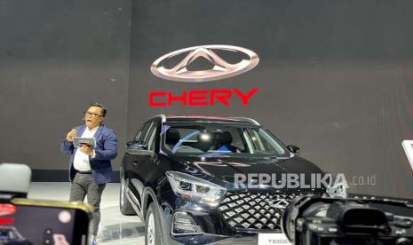 Chery mengumumkan harga resmi untuk SUV Tiggo 5X terbaru mereka di Indonesia International Motor Show (IIMS) 2024, JIExpo Kemayoran, Jakarta, Selasa (20/2/2024). 