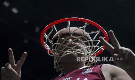 Fan dari Latvia saat mendukung timnya vs Spanyol di FIBA World Cup 2023 di Jakarta, Indonesia, 1 September 2023.  