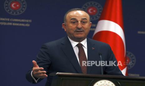 Menteri Luar Negeri Turki Mevlut Cavusoglu. Menteri Luar Negeri Turki Mevlut Cavusoglu mengadakan percakapan telepon dengan Menteri Luar Negeri Israel Eli Cohen pada Jumat (7/4/2023). Dia mengutuk serangan dan provokasi terbaru oleh Israel.