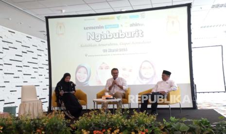 Dompet Dhuafa bekerjasama dengan Maybank dan komunitas Temenin menggelar event Ngabuburit bertema kajian dan workshop yang bertajuk Kalahkan Amarahmu, Gapai Jannahmu di Gedung Sentral Senayan III, Jl Asia Afrika No. 8, Jakarta, Sabtu (30/3/2024). 