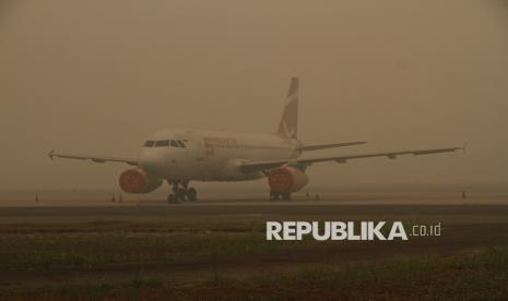 1673-penerbangan-terdampak-karhutla-kemenhub-awasi-operasional-bandara