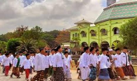 Medsos Pesantren: Optimalisasi Peran Media Sosial Pesantren