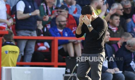 Reaksi Manajer Arsenal Mikel Arteta pada pertandingan Liga Primer Inggris antara Nottingham Forest dan Arsenal FC di Nottingham, Inggris, Sabtu (20/5/2023). Arsenal kalah 0-1 dan harus merelakan trofi juara liga ke Manchester City. 