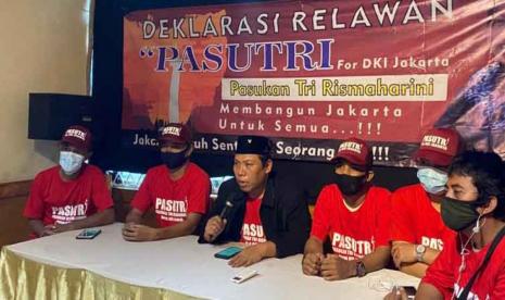 Relawan Pasutri (Pasukan Tri Rismaharini) mendeklarasikan diri sebagai relawan Risma