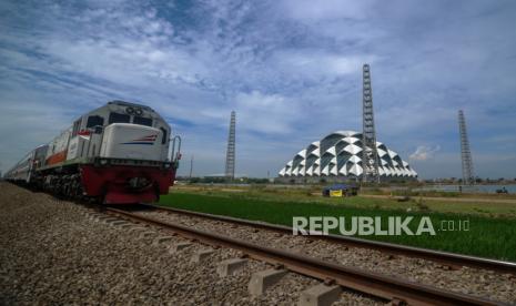 PT Kereta Api Indonesia (Persero) atau KAI menambah beberapa perjalanan kereta pada akhir pekan ini. VP Public Relations KAI Joni Martinus mengatakan penambahan perjalanan kereta dilakukan pada periode 19-23 Agustus untuk mengantisipasi meningkatnya jumlah pelanggan kereta api.