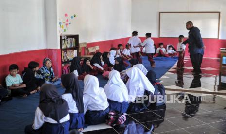 Ilustrasi pembelajaran siswa madrasah.