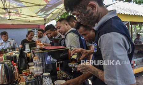 Ilustrasi warga binaan mengikuti program pelatihan.