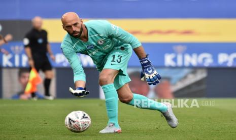 Kiper Chelsea asal Argentina Willy Caballero. 