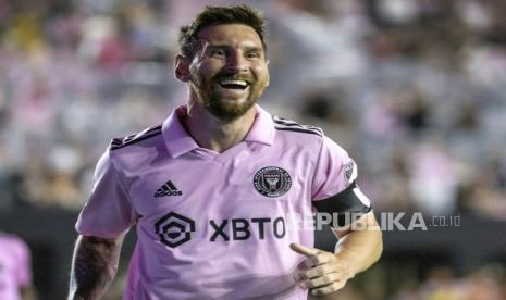 Striker Inter Miami asal Argentina, Lionel Messi, berselebrasi seusai mencetak gol.