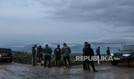 Ribuan etnis Armenia meninggalkan rumah mereka di Nagorno-Karabakh, karena kekhawatiran akan pembersihan etnis.