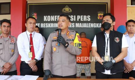 Kapolres Majalengka, AKBP Edwin Affandi, merilis kasus pencabulan yang dilakukan seorang kakek kepada cucu tirinya, Senin (13/2/2023). 