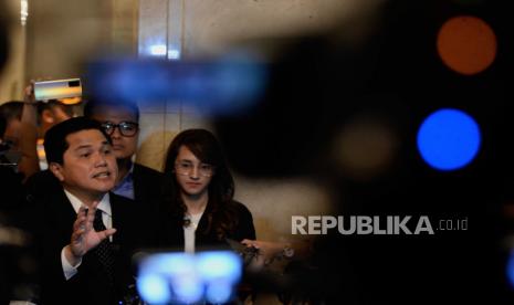 Ketua Umum PSSI Terpilih Erick Thohir menyampaikan keterangan kepada wartawan disela Kongres Luar Biasa PSSI di Jakarta, Kamis (16/2/2023). Erick Thohir terpilih sebagai Ketua Umum PSSI 2023-2027 dalam Kongres Luar Biasa PSSI. Pada kongres tersebut Erick Thohir mendapatkan 64 suara atau unggul jauh dari La Nyalla Mattalitti yg mendapatkan 24 suara.