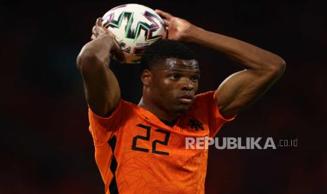 Bek kanan timnas Belanda Denzel Dumfries. 