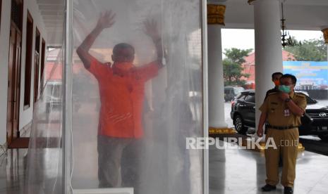 Pemkab Lumajang pasang bilik disinfeksi di rumah sakit dan ruang publik. Ilustrasi.