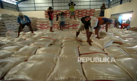 Realisasi penyerapan gabah setara beras dari petani hingga 2 September 2020 telah mencapai 931.577 ton.