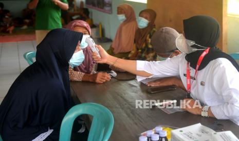 Tenaga kesehatan (ilustrasi).   Kemenkes akan penuhi kekurangan nakes AN di sejumlah daerah dari nakes honorer.