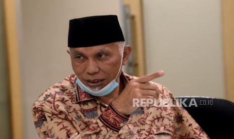 Gubernur Sumatra Barat Mahyeldi Ansharullah. Mobil dinas Gubernur dan Wakil Gubernur yang mencapai Rp 2 miliar menuai polemik di tengah pandemi.