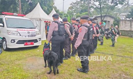 Suasana di TPS 033, Desa Bojong Koneng, Babakan Madang, Kabupaten Bogor, Jawa Barat, Rabu (14/2/2024) pagi. TPS tersebut merupakan tempat capres nomor urut 2 sekaligus Menteri Pertahanan Prabowo Subianto akan menggunakan hak suaranya pada hari ini. 