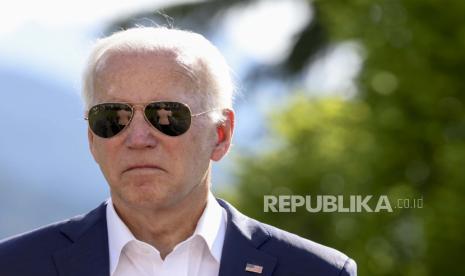 Presiden Komisi Eropa Ursula von der Leyen tercermin dalam kacamata hitam Presiden AS Joe Biden selama hari pertama KTT para pemimpin G7 di kastil Schloss Elmau Bavaria, dekat Garmisch-Partenkirchen, Jerman, Ahad, 26 Juni 2022. Biden Umumkan Bala Bantuan AS untuk Pasukan NATO di Eropa