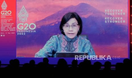 Menteri Keuangan Sri Mulyani mengingatkan dua hal yang harus diwaspadai dalam proses pemulihan ekonomi nasional (PEN) yang belum sepenuhnya selesai. Pertama, kasus Covid-19 di Indonesia harus terus dijaga agar tetap terkendali. Kedua lanjut Sri Mulyani, hal yang perlu diwaspadai dalam PEN adalah kenaikan inflasi yang terjadi di seluruh dunia