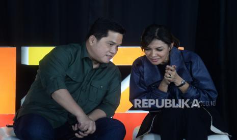 Ketua Umum PSSI Erick Thohir (kiri) dan Najwa Shihab 