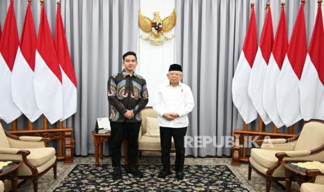 Wakil Presiden terpilih Gibran Rakabuming Raka menemui Wapres Ma’ruf Amin di kediaman Wakil Presiden di Jalan Diponegoro, Menteng, Jakarta Pusat, Rabu (24/4/2024).