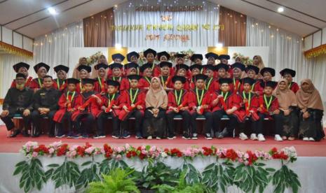 SDIT Azkiya Bireuen Gelar Wisuda Angkatan VII dan Launching Buku Coretanku