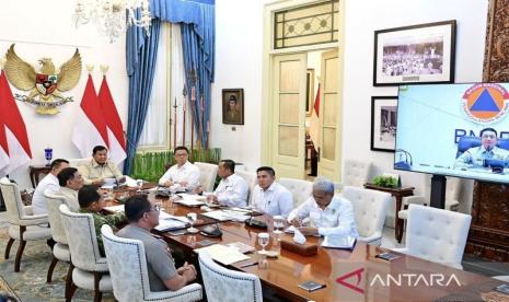seskab-teddy-60000-personel-gabungan-dikerahkan-padamkan-karhutla-di-kalteng-dan-sumsel