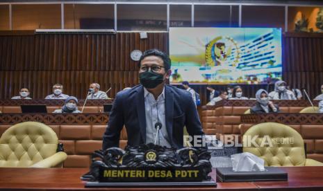 Menteri Desa, Pembangunan Daerah Tertinggal dan Transmigrasi Abdul Halim Iskandar mengusulkan status pendamping desa jadi PPPK.