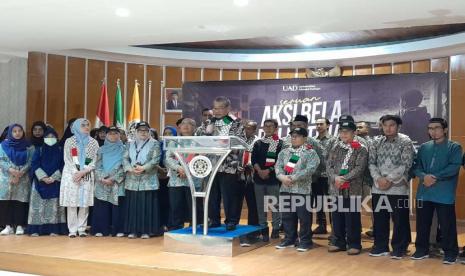 Rektor UAD dalam Aksi Bela Palestina dan Kutuk Israel yang digelar di Aula Masjid Islamic Center UAD, Banguntapan, Kabupaten Bantul, DIY, Selasa (7/5/2023).