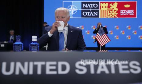 Presiden AS, Joe Biden. merika Serikat (AS) akan mengirim dua sistem rudal permukaan-ke-udara NASAMS, empat radar kontra-artileri, dan sekitar 150 ribu butir amunisi artileri 155mm untuk membantu Ukraina dalam memerangi invasi Rusia. Pentagon pada Jumat (1/7) mengatakan, pengiriman senjata tersebut merupakan bagian dari paket bantuan AS terbaru untuk Ukraina.