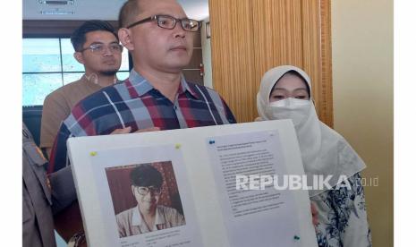 Gede Karmawan orang tua dari Putu Arjuna Nugraha Eka Wana mahasiswa Telkom University yang dikabarkan hilang berharap anaknya segera kembali dan pulang, Rabu (14/6/2023). 