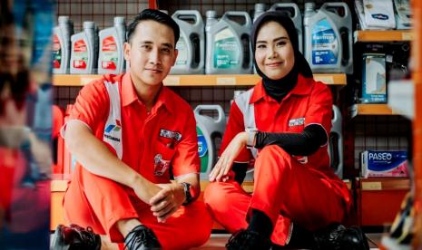 Viral momen foto prewedding di SPBU